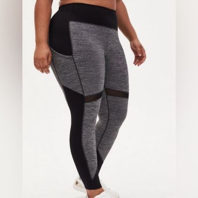 Torrid Size 2X Cropped Active Leggings Gray and Black with Side Pockets