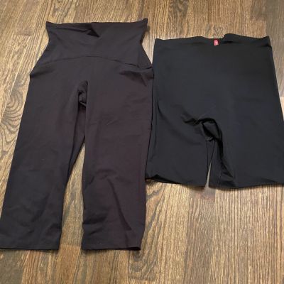 Lot Of 2 Spanx  Black   Leggings Capri Cropped Both  Size M