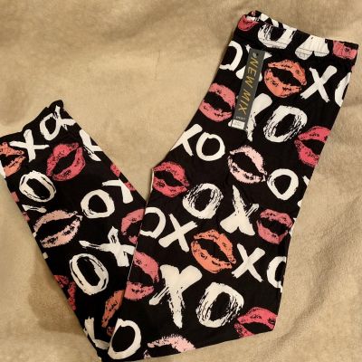 Extra Plus Kiss XOXO Valentine Black Pink Leggings Fits Size 16-20 NWT