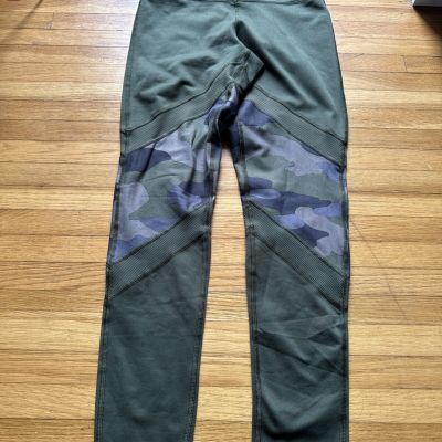 BNWT!!!!!! Offline By Aerie leggings green camo size Medium Bought Price $59