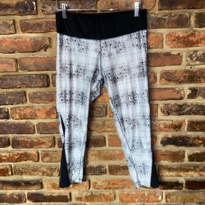 EVCR Black White Gray Printed Mesh Crop Capri Leggings Women's Size Small