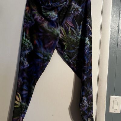 Marijuana Flower Bud Leggings Plus Size