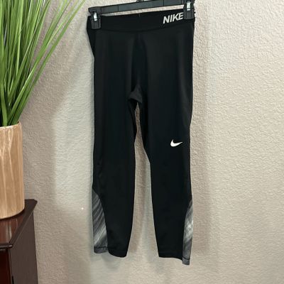 B1 Nike, Nike pro cropped athletic leggings so small