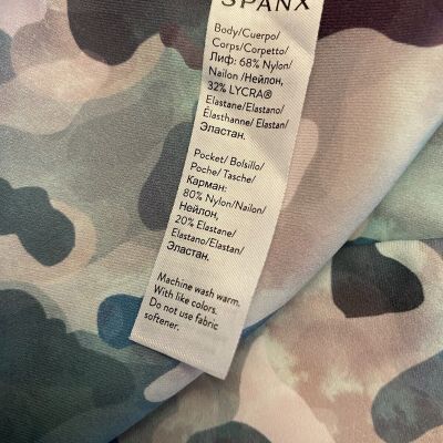 SPANX By Sara Blakley Camo Athletic Capri Leggings Media Pocket 3X WOMENS Plus