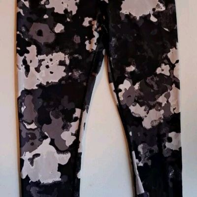 LADIES HUE BRAND BLACK & GRAY CAMI STYLE CROPPED LEGGINGS (SIZE: M)