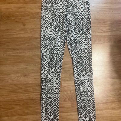 Medium LOVE CULTURE Black and White Tribal Aztec Print Leggings