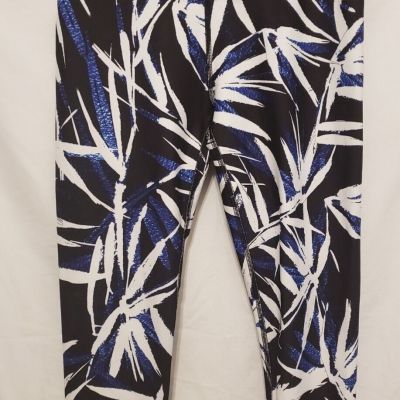 Fabletics Salar Capri Leggings XS 2-4 Blue White Floral Moisture Wicking Crop