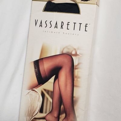 Vassarette Off Black M/L Lace Top Thighs