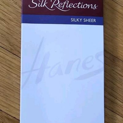 Hanes 725 Silk Reflections Knee Highs Sandalfoot Barely Black Silky Sheer 2 Pair