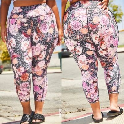 Torrid Floral Wanderlust Cropped Leggings Size 2X Pockets High Rise Stretch EUC