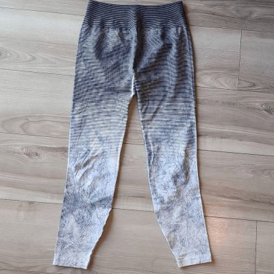 Lululemon Ebb To Trail Leggings Sz S Blue and White