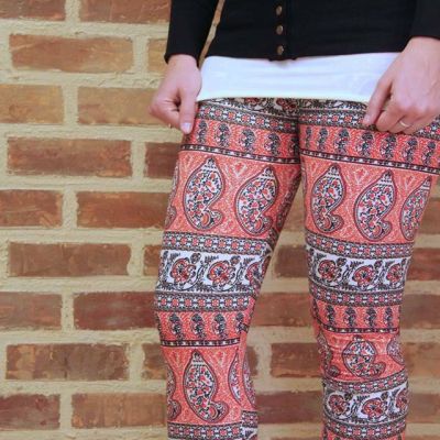 NWT Red Black White Paisley Print Pattern Leggings Women's Plus Size Soft Comfy