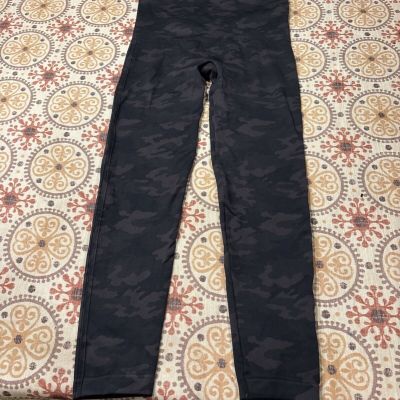 SPANX LADIES BLACK HIGH WAIST CAMO CROPPED LEGGINGS-XL