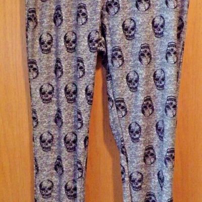 Women's HALLOWEEN Leggings~GRAY with SKULLS Leggings~Women's  Sizes~NEW w/tags