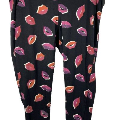 Torrid Black Red Lips Capri Leggings Cropped Plus Size 1X Pockets