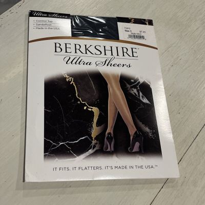 Berkshire Ultra Sheers Control Top Pantyhose Size 2 SandalFoot ?Navy 4415