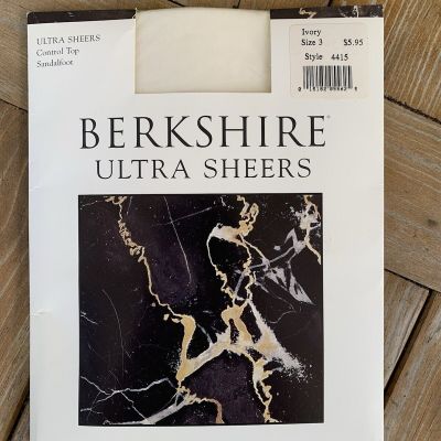 Berkshire Ultra Sheers Size 3 Ivory Control Top Sandalfoot Pantyhose Stockings