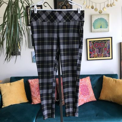 TORRID size 0 / L Black Plaid Ponte Knit Cropped Pull-On Leggings Pants