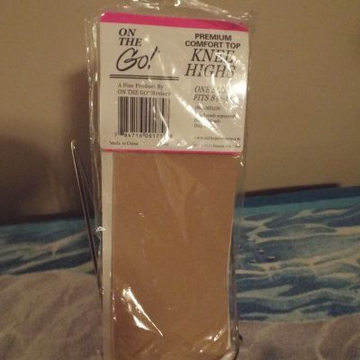 ON THE Go! KNEE HIGH NUDE ONE SIZE FITS 8 1/2-11