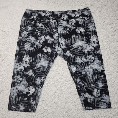 No Boundaries Women's Capri Leggings Size 4X (27-29)Black with White Gray Floral