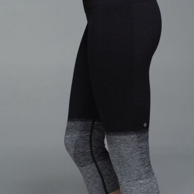 Lululemon Seamlessly Street Crop Size 6 Heathered Black Gray Yoga Run Tight