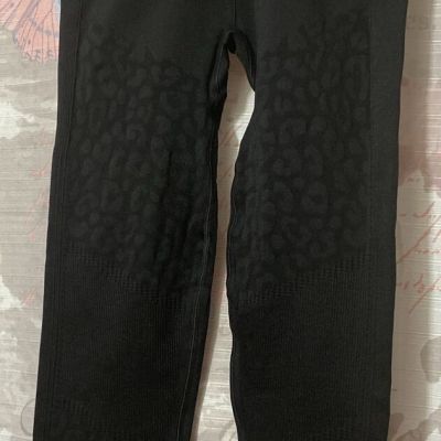 VICTORIA’S SECRET Size M Crossover Black Leggings V Waistband Workout