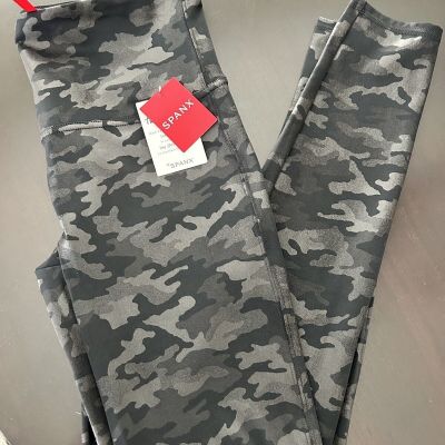 SPANX Leggings Black Camo Print New With Tags.