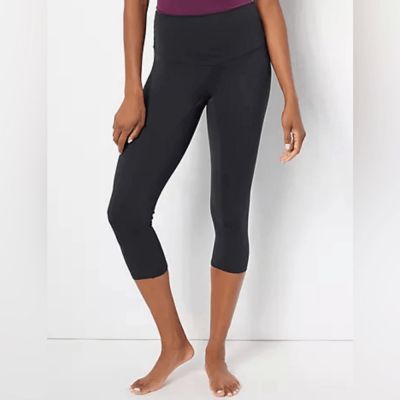 NWT Plus Size Black Athletic Smoothing Capri Leggings - Size 2XL