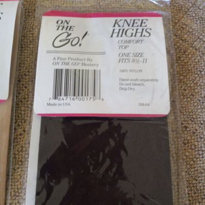Vntg On The Go Knee High Hose Comfort Top Womens Size 8.5- 11 Set Of 2 Blk Oat