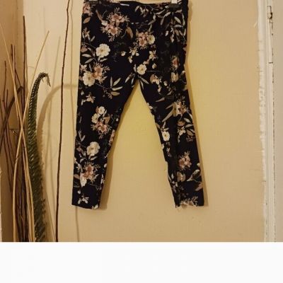 Lindy womens dark floral Capri blue leggings size XXLCondition-gentle used...