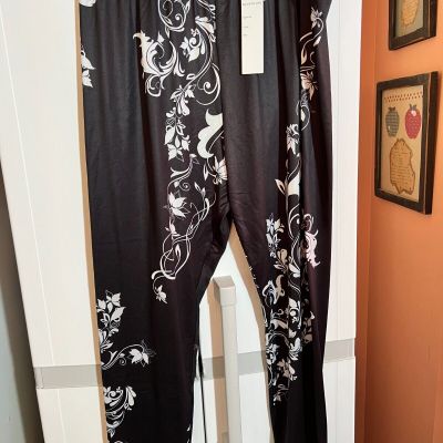 Beyond the Plane Black & White Floral Leggings Size 3XL