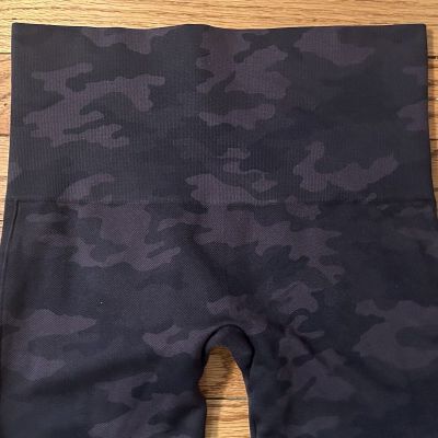 NEW Spanx women’s Black Camouflage  Camo leggings XS $68 MSRP