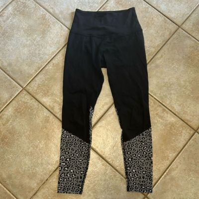 Beyond Yoga Black/Cheetah Cropped Workout Leggings Women's size S