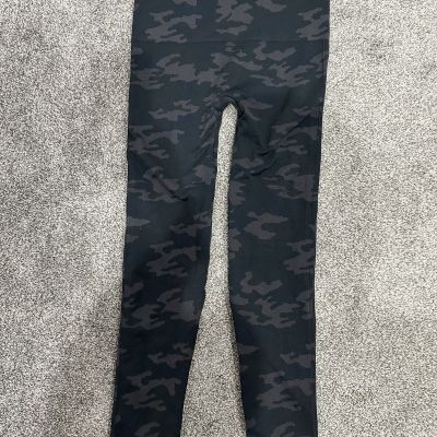 Spanx Look At Me Now Seamless Leggings Women Large Camo Slimming Workout