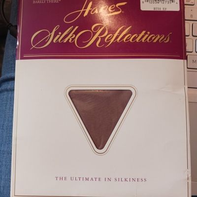 Vintage Hanes Silk Reflections Silky Sheer Barely There #716 Sz EF