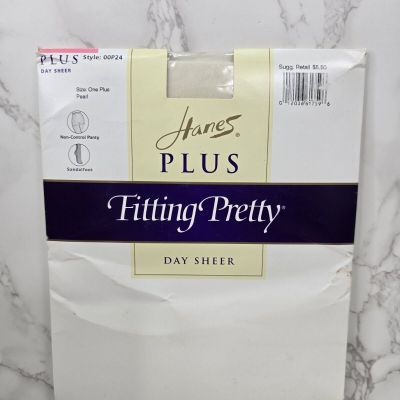 Hanes Plus FITTING PRETTY Pantyhose DAY SHEER Sandalfoot PEARL Size ONE PLUS