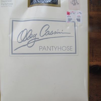 2 PAIR OLEG CASSINI NAVY BLUE DAYSHEER REINFORCED PANTY PANTYHOSE SIZE B NEW