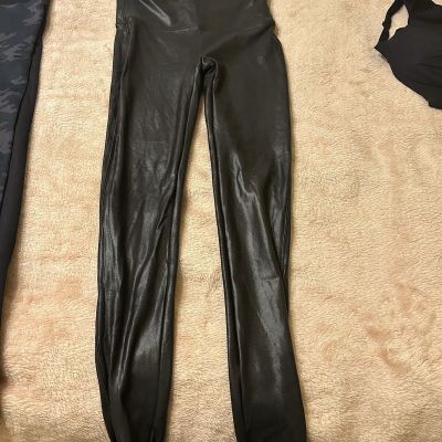 SPANX -Faux Leather Leggings in Black Size Large tummy control- shiny