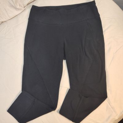 Athleta Aura Sonar Black Capri Leggings Size L Yoga/Gym Apparel