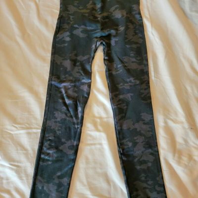 spanx camo leggings Women's medium NWOT