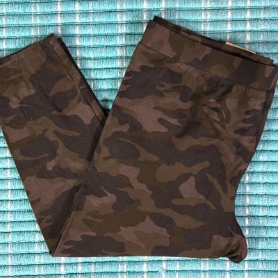 Women's Plus Style&co. NWT Size 2X Capri Legging Camo Print