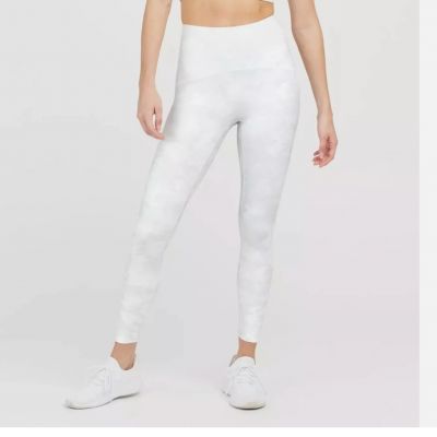 NWT SPANX Booty Boost Active Printed 7/8 Leggings White Camo Women's 2X