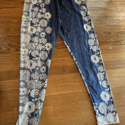 Boutique Leggings 1X Chambray Blue Jean Silky White Flowers & daisies NWOT 27”