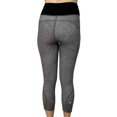 Lululemon Leggings Run the Day Crop Capri Workout Gym Size 6 Small