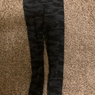 Athleta Elevation Camo 7/8 Tight Small Black and Gray GUC Style 531310