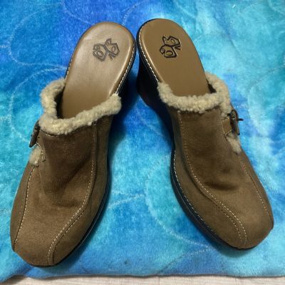 Vintage Fashion Bug Faux Fur Lined Wedges Size Ten