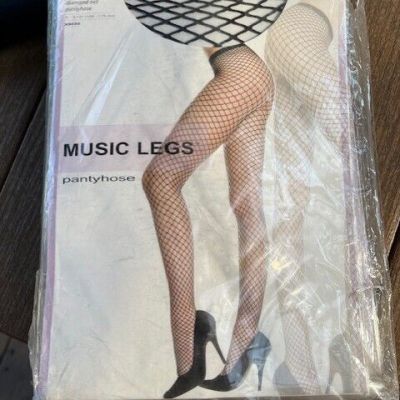 MUSIC LEGS Diamond Net Pantyhose Black Style 9030. 6 Pairs NEW