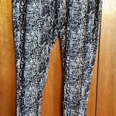 INC Snake Skin Design Black/White  Leggings Plus Size One Size 14/16