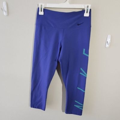 NIKE active athletic workout dri-fit capri legging