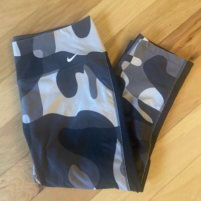 Women's Large Nike Crop Leggings One Legend Dri-Fit Grey Camo Recycled Materials